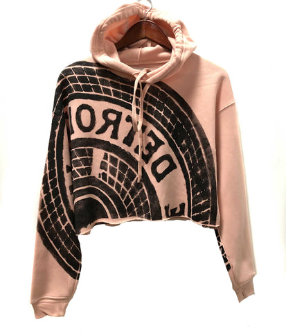Manhole Cover Women's Cropped Pullover Hoodie, Peach - Detroit Tire Print